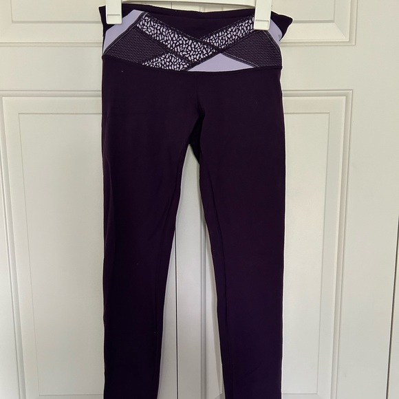 SIZE 6 LULULEMON PURPLE REVERSIBLE LEGGINGS - Picture 1 of 5